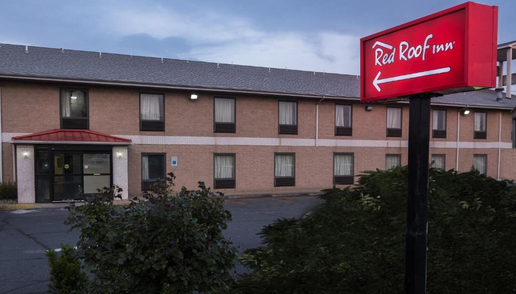 Red Roof Inn Allentown South Main image 1